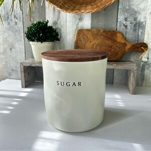 🌴Elegant Farmhouse Sugar Canister in Cream with Wooden Lid by Crofton
